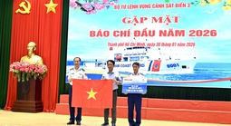 Báo Người Lao Động nhận bằng khen của Cảnh sát biển Việt Nam