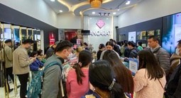 Người dân xếp hàng dài mua bạc, nhiều cửa hàng thông báo hết hàng