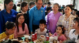 Mùa xuân đến sớm với người lao động