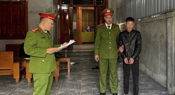 Giấu ma túy trong bồn rửa bát, sát trụ sở công an