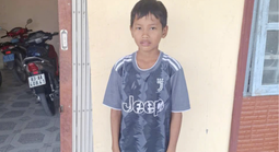 Bé trai ở Cà Mau đi lạc đến Cần Thơ, công an kêu gọi tìm người thân