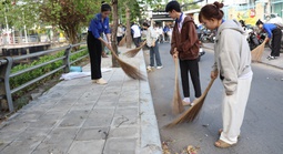 Phường trung tâm ở Cần Thơ ra quân vệ sinh môi trường đón Tết