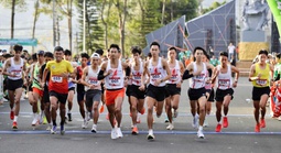 Hoàng Nguyên Thanh lần thứ 10 vô địch Giải việt dã leo núi "Chinh phục đỉnh cao Bà Rá"