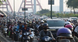 Hình ảnh giao thông TPHCM ngày đầu tuần sau kỳ nghỉ Tết