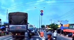 TPHCM: Bức xúc tài xế xe tải chạy ngược chiều để đỡ mất 1 km