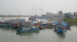 Làng chài "tỉ phú" điêu tàn