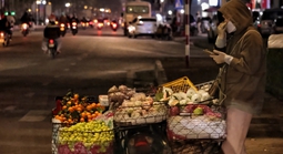 Người dân Hà Nội co ro trong rét buốt