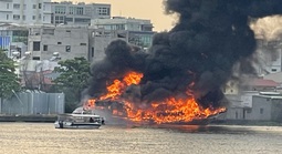 Chùm ảnh vụ cháy du thuyền trên sông Sài Gòn