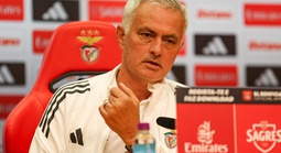 Mourinho nổi giận, bắt cầu thủ Benfica ngủ lại trung tâm huấn luyện