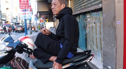 Người dân TPHCM co ro trong cái lạnh 17 độ C hiếm thấy