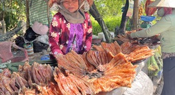 Nhộn nhịp sản xuất - kinh doanh đặc sản Tết