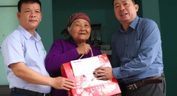 "Trái tim miền Trung" tiếp thêm hơi ấm cho người dân vùng lũ Hà Nha những ngày giáp Tết