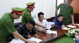 Chôn lấp gần 450 tấn chất thải trái phép ven sông, 3 người bị khởi tố