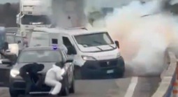 “Dựng rào lửa” phong tỏa quốc lộ rồi nổ súng cướp xe chở tiền ở Ý