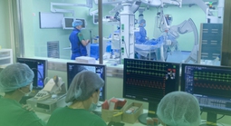 Đau bụng thông thường, vào bệnh viện đặt khẩn 5 stent cùng lúc