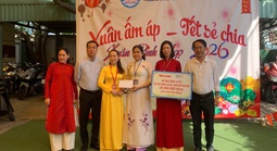 Clip: Trao quà Tết cho học sinh Trường Giáo dục Chuyên biệt Thảo Điền