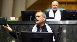 Iran chưa hết căng thẳng, tổng thống lên tiếng xin lỗi