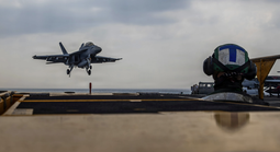 Ông Donald Trump nói về đội tàu sân bay thứ 2 đến Iran