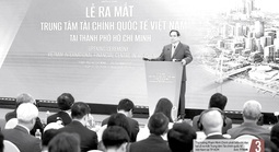 Báo in ngày 12-2: Siết trách nhiệm hãng bay để hạn chế chậm, trễ chuyến