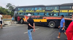 2 vụ tai nạn khiến đường cao tốc từ TPHCM ra miền Trung bị ùn tắc