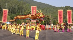 SÔI ĐỘNG MÙA LỄ HỘI: Du xuân xứ Nghệ