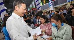 Háo hức về quê đón Tết trong niềm vui sum vầy