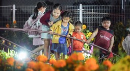 Xã có dân số đông thứ 10 cả nước rộn ràng khai mạc Hội hoa xuân