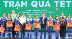 "Xây Tết 2026" trao quà cho 600 công nhân môi trường và thoát nước ở Đà Nẵng