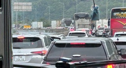 Ùn tắc kéo dài tại khu vực Đèo Cả