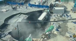 "Hố tử thần" khổng lồ bất ngờ xuất hiện tại Thượng Hải