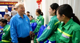 Lãnh đạo LĐLĐ TPHCM chăm lo cho người lao động làm việc xuyên Tết