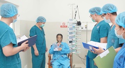 Con trai hiến gan, giành lại sự sống cho mẹ trong giờ phút nguy kịch