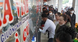 Cận cảnh 3 bến xe TPHCM ngày 26 tháng Chạp