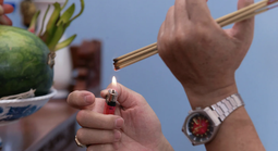 Đốt vàng mã, thắp nhang ngày Tết tránh ảnh hưởng sức khoẻ