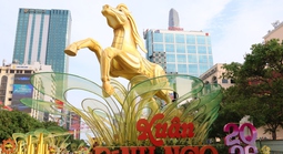 Lộ diện linh vật ngựa ở Đường hoa Nguyễn Huệ Tết Bính Ngọ trước giờ G