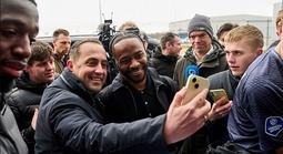 Sterling được chào đón như “hoàng tử” tại Hà Lan