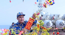 Sắc xuân trên boong tàu giữa Ấn Độ Dương