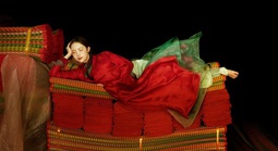 "Mốt" áo dài du xuân năm Ngựa