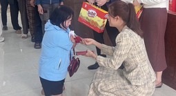 Hoa hậu Thái Thị Hoa với hành động ý nghĩa cuối năm