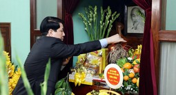 Chủ tịch nước Lương Cường dâng hương tưởng niệm Chủ tịch Hồ Chí Minh tại Nhà 67 và Bắc Bộ Phủ