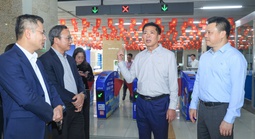 Bộ trưởng Xây dựng Trần Hồng Minh thị sát sân bay, nhà ga, đường sắt đô thị, bến xe chiều 29 Tết