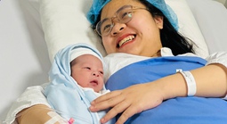 Bé trai chào đời rạng sáng mùng 1 Tết Bính Ngọ