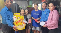 Chuyến thăm nghĩa tình trước thời khắc giao thừa