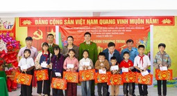 Hơn 10.000 suất quà Tết đến tay người khó khăn ở Quảng Trị