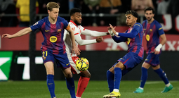 Gục ngã cay đắng ở derby Catalunya, Barcelona ôm hận với cuộc đua La Liga