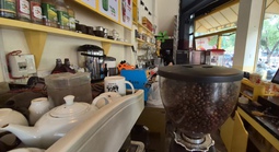 Có phải bán quán xuyên Tết là "hốt bạc"?