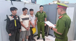 Hai người đánh nhau giữa đường đã bị Công an TPHCM bắt khẩn cấp