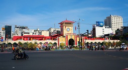 Hình ảnh phố phường TPHCM "khác lạ" ngày đầu năm mới