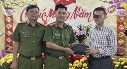 Niềm vui của người đàn ông ở TPHCM vào đêm giao thừa