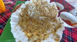 Đặc sản bánh tráng cá cơm ở vùng biên viễn